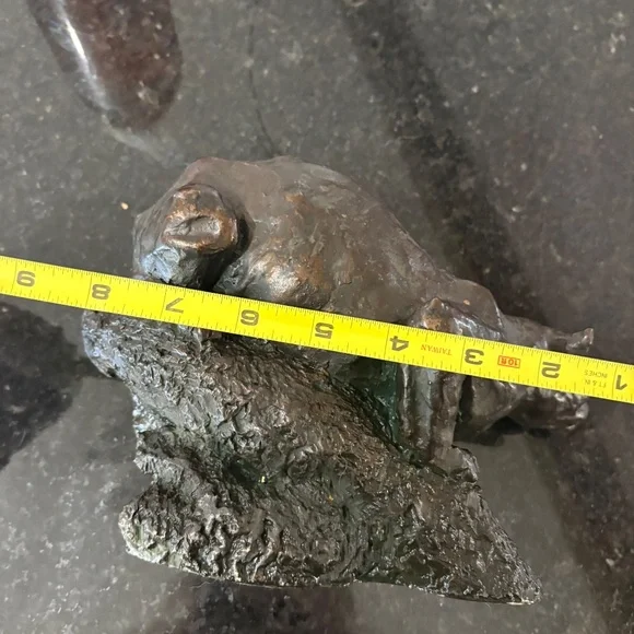 Striking Large Prowling Panther/Cougar Sculpture on a Naturalistic Log Base - Picture 11 of 13